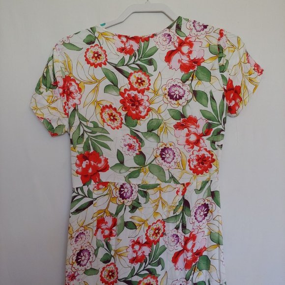 Lulu's floral shrt sleeve wrap dress red, green and white size Medium - Picture 11 of 16